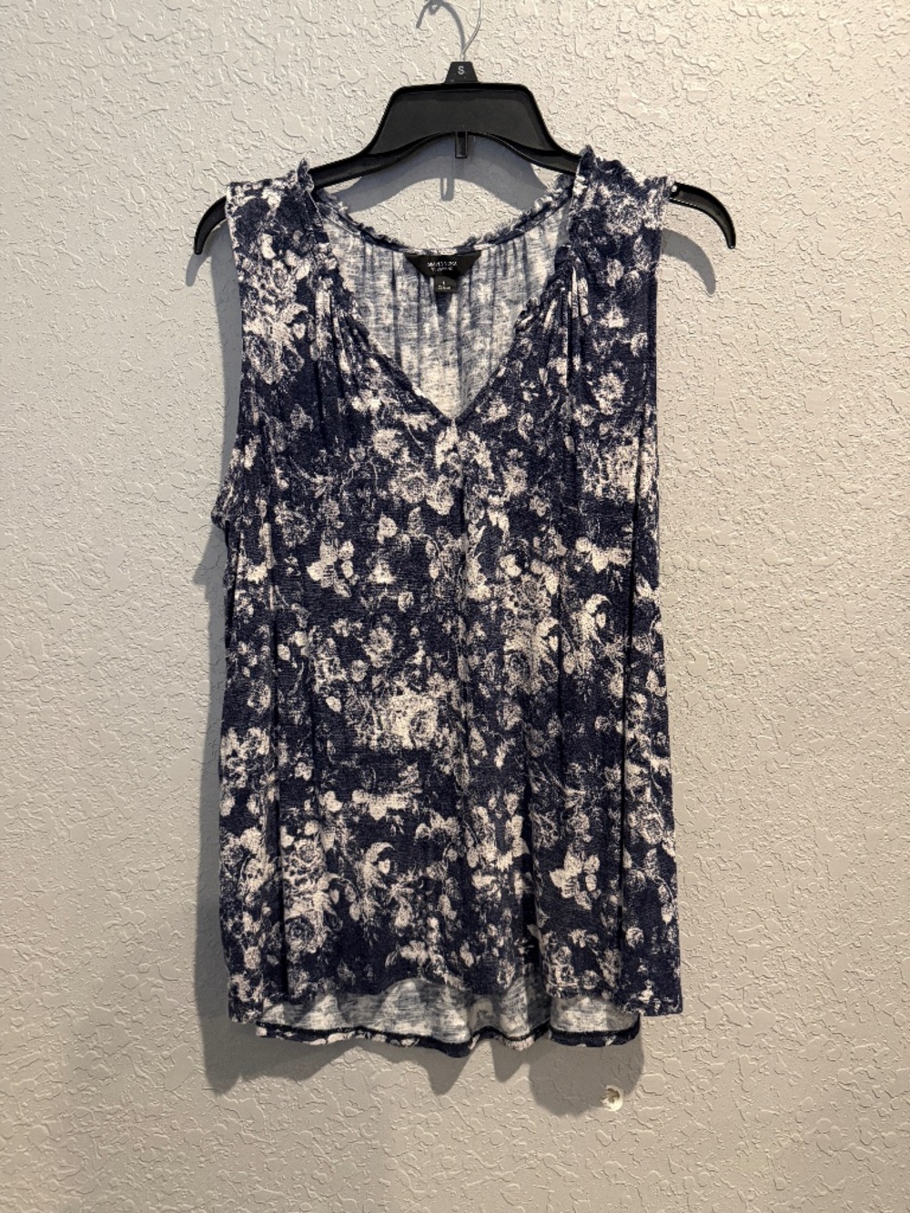Vera Wang Sleeveless Blouse / Tank Top - Size L